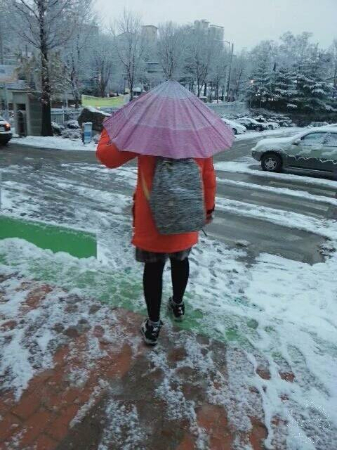 우산대가 빠진 학생.jpg | 인스티즈
