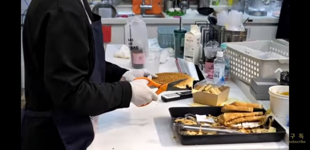 와플전문점에서 와플 가생이를 다 잘라주는 이유 | 인스티즈