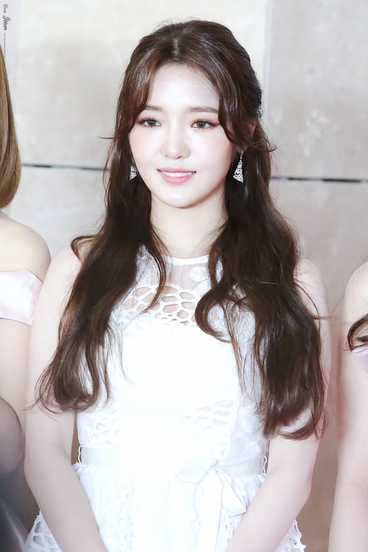 드레스 입은 프로미스나인 | 인스티즈