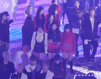 정연이한테 당하는 트와이스 지효 ..gif | 인스티즈