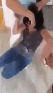 암치료하는 친구에게 대머리라고 놀린사람의 최후 . GIF | 인스티즈