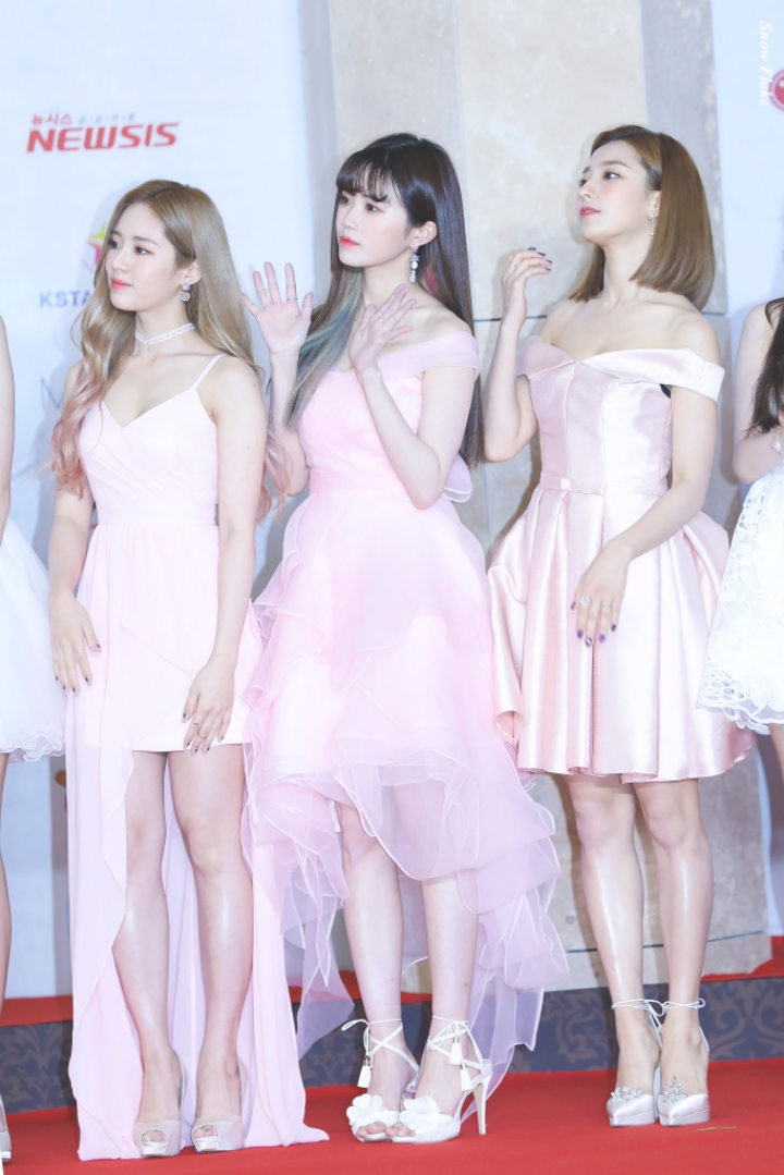 드레스 입은 프로미스나인 | 인스티즈