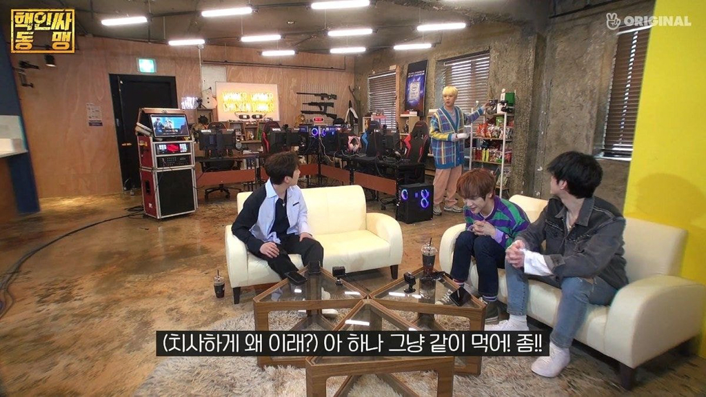 짜장면 한입만 먹고 싶은 딘딘과 한입만 하는 애들 난감하는 이홍기 | 인스티즈