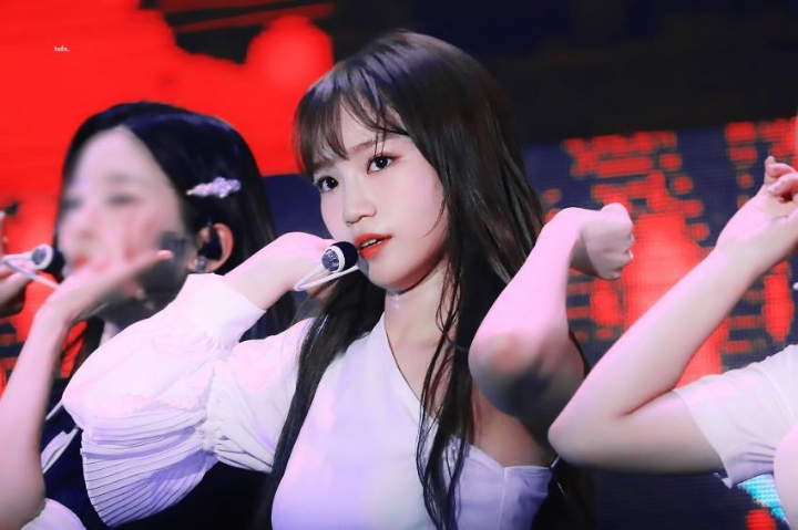 무대에서 땀흘리는 아이즈원 | 인스티즈