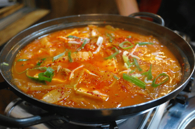 쌀쌀한 날 생각나는 뜨끈한 찌개 최고봉은? | 인스티즈