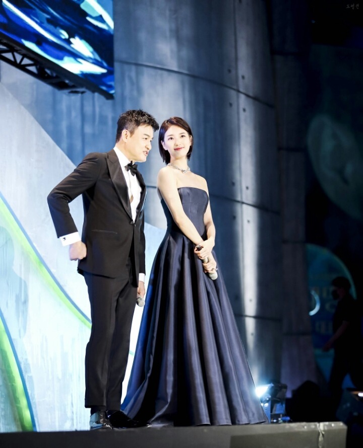 진짜 자연스럽게 붙임머리를 한 수지 | 인스티즈