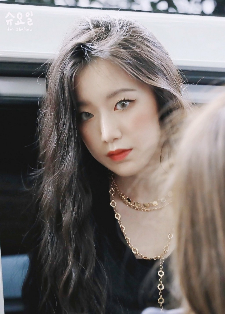 사모예드닮아서 귀여운데 가끔 얼음미녀되는 (여자)아이들 슈화.jpgif | 인스티즈