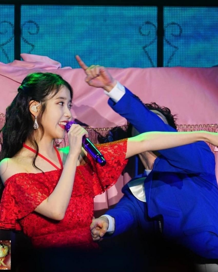 홍콩 콘서트 아이유 .gif | 인스티즈