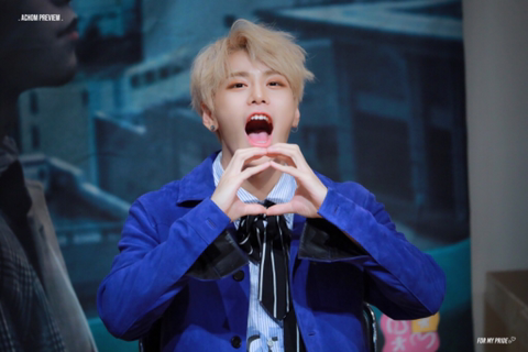 요즘 손가락하트 대신에 유행하는 새로운 하트법.gif | 인스티즈