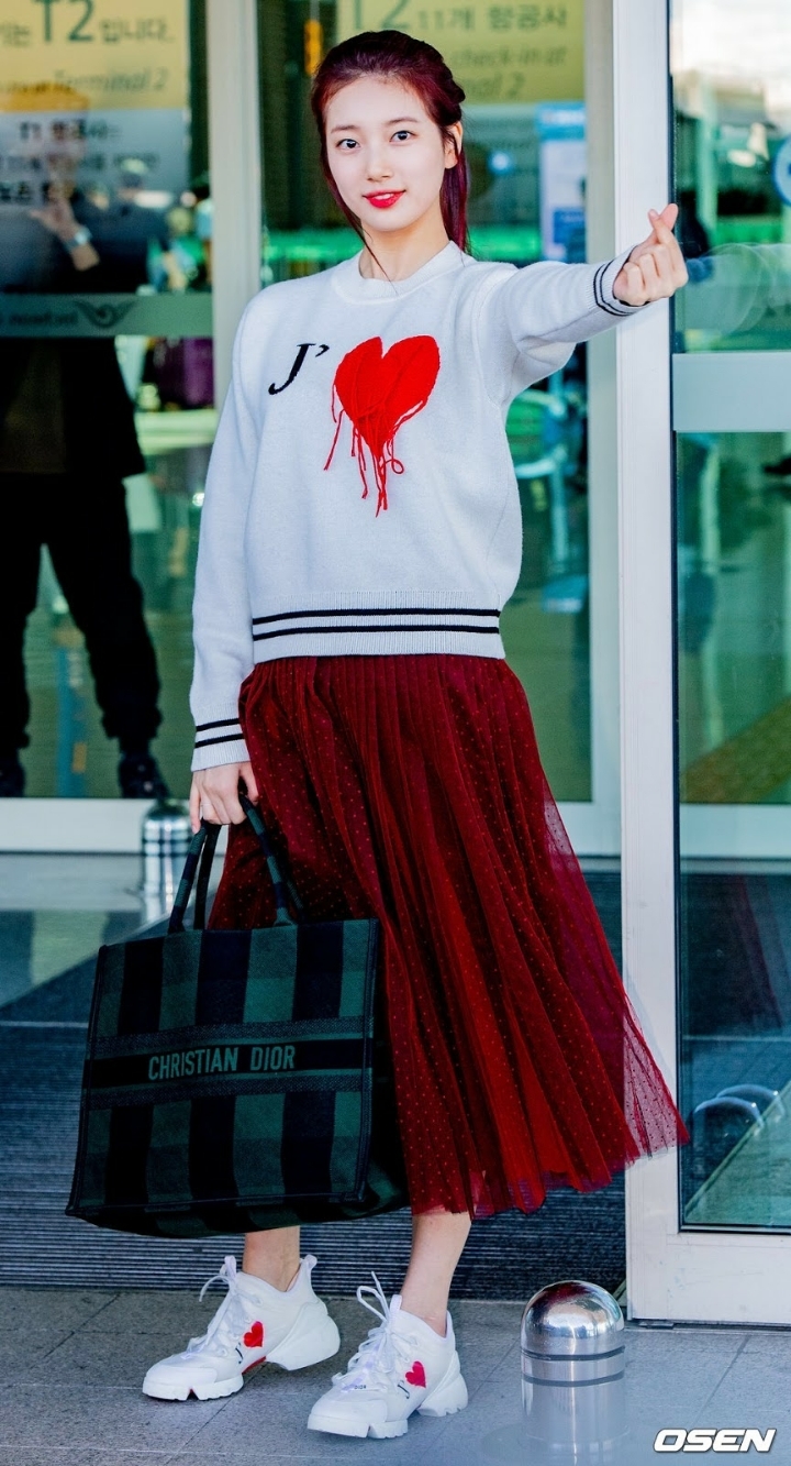 수지가 공항에서 갑자기 머리를 묶은 이유 | 인스티즈