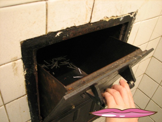사조새들만 아는 옛날 아파트 쓰레기 버리는 방법...jpg | 인스티즈