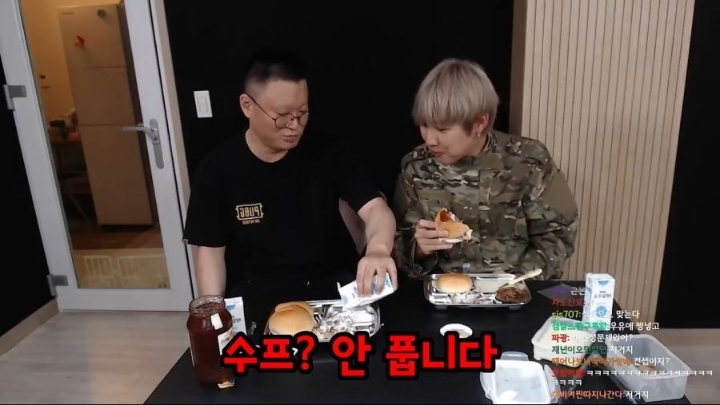 군대리아 미필과 군필의 먹는법 비교 | 인스티즈