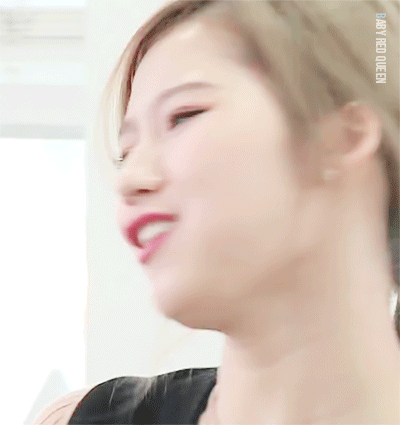 트와이스 사나의 습관 .gif | 인스티즈