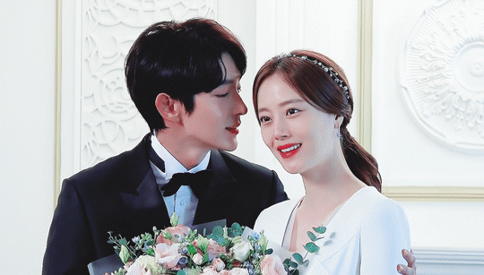 눈 껌뻑거리는 문채원이 귀여운 이준기 | 인스티즈