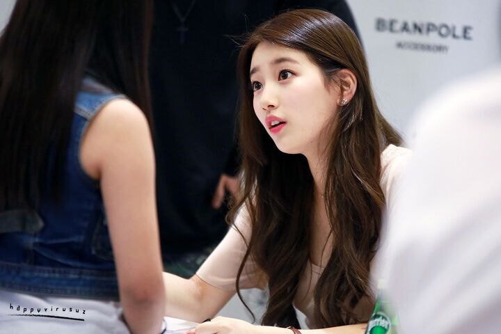 팬들 눈빛으로 조련하는 수지 | 인스티즈