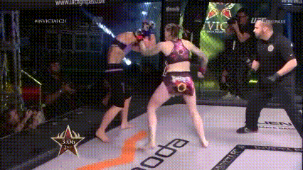 엄청난 골격을 자랑하는 MMA 여자 선수 ㄷㄷㄷㄷ gif | 인스티즈