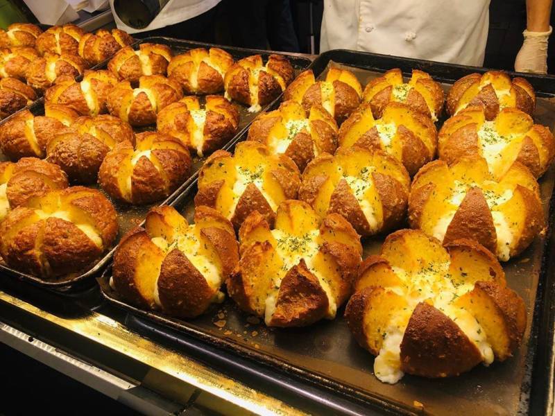 냄새부터 한수접고 들어간다는 강릉 마늘빵..........jpg | 인스티즈