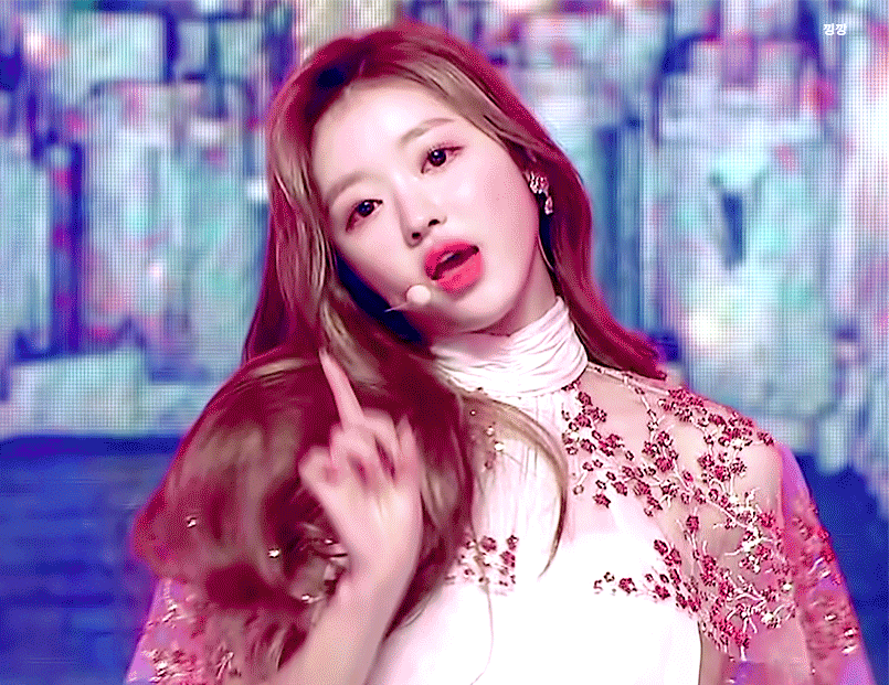 앞머리 까고다니는 오마이걸 유아 구스베이비 시사회.jpg | 인스티즈