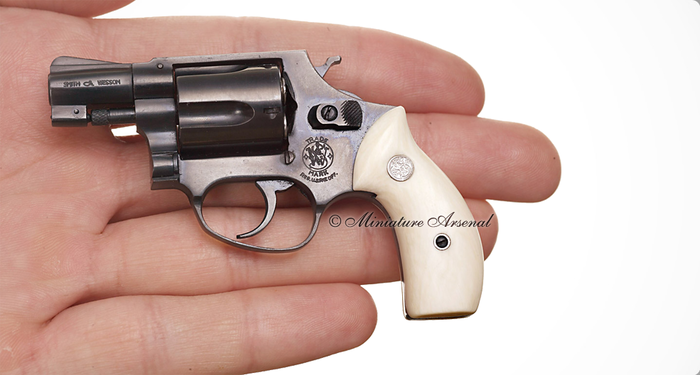 격발 가능한 미니어처 총 | 인스티즈