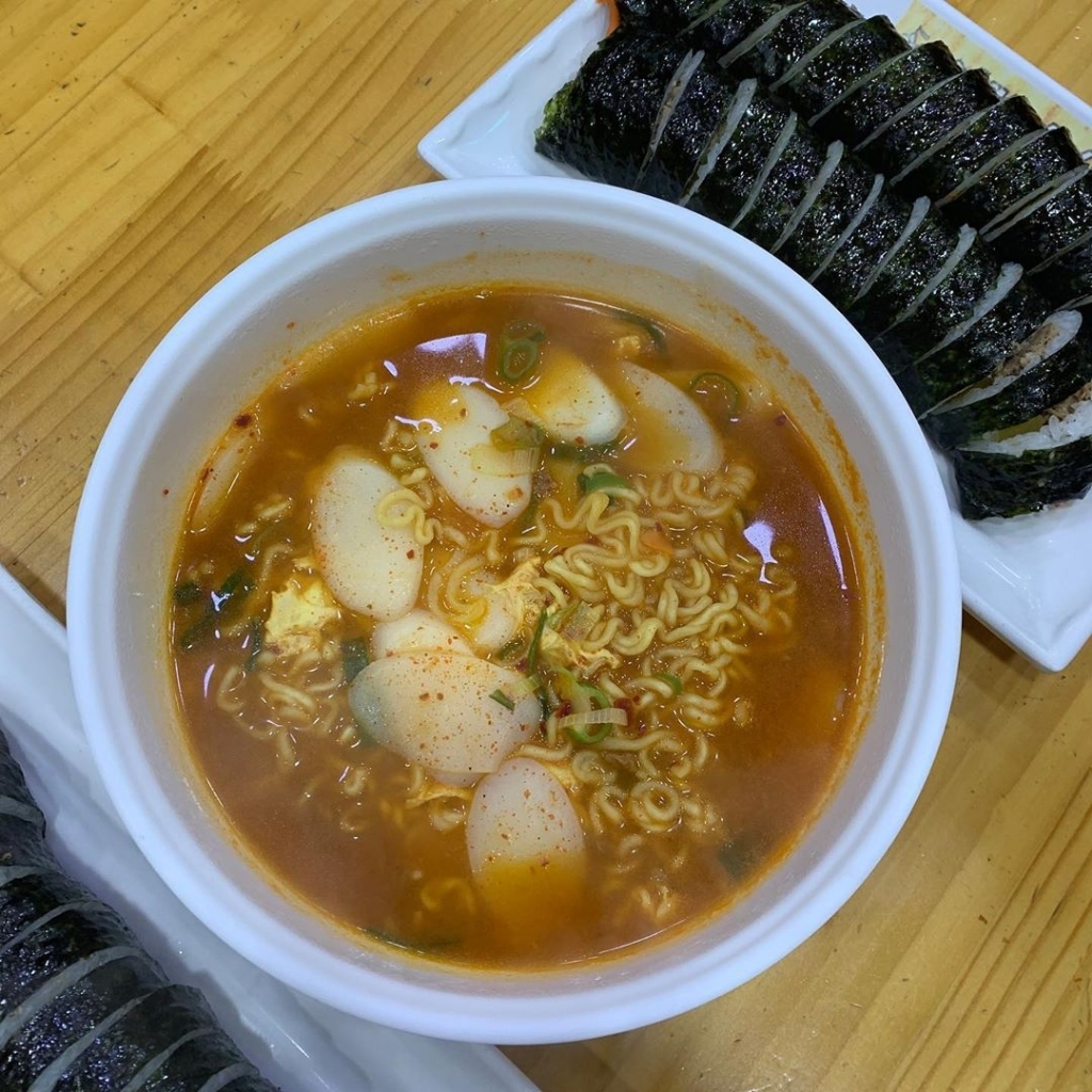 라면에 들어 간 떡 호 vs 불호 | 인스티즈