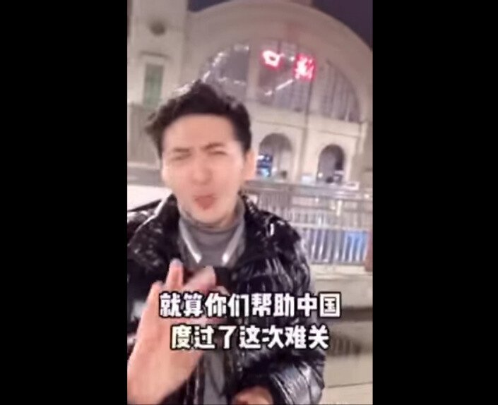 중국 우한 실태를 알리기 위해 위험을 무릅쓰고 현지로 찾아가서 보도하는 진짜 중국인 기자 | 인스티즈