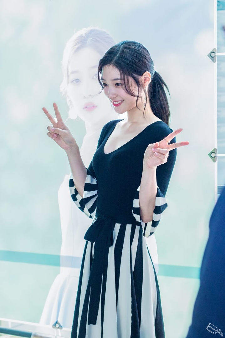 아침을 여는 정채연 | 인스티즈