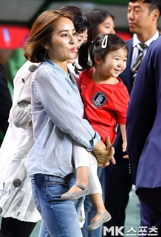 한혜진 기성용 가족사진.JPG | 인스티즈