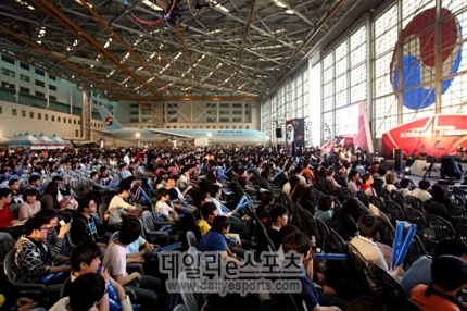 8년만에 다시 만난 이영호와 김정우 | 인스티즈