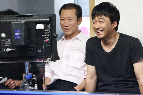 자신의 연기 모니터링하는 배우들 실제 모습JPGIF | 인스티즈