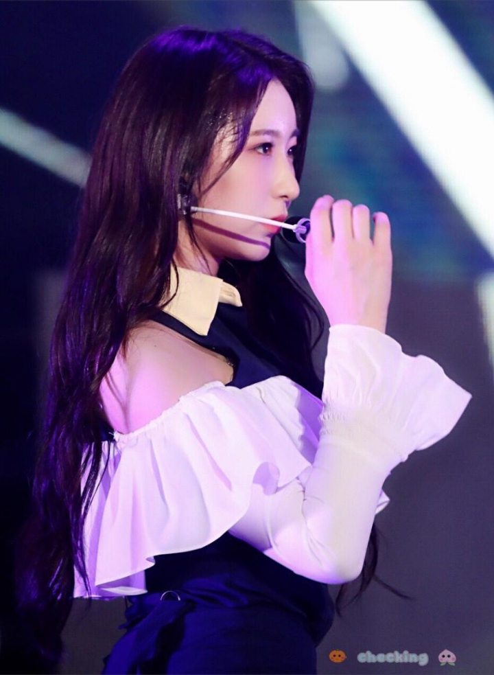 무대에서 땀흘리는 아이즈원 | 인스티즈