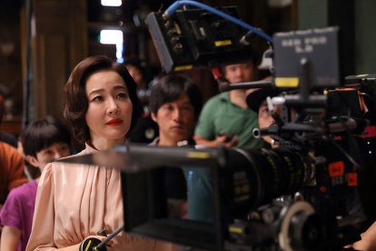 자신의 연기 모니터링하는 배우들 실제 모습JPGIF | 인스티즈