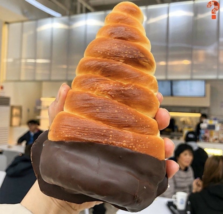 신사역 빽다방베이커리에서만 파는 초코소라빵.jpeg | 인스티즈