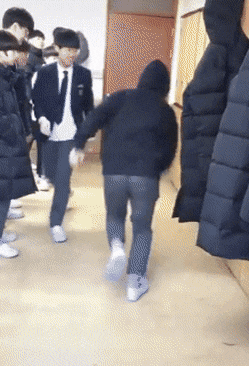 남고 학생들 교실 나가는 방법.gif | 인스티즈