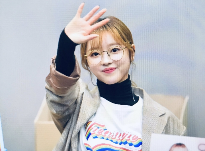 홍콩 mama 가는 오마이걸 유아.jpg | 인스티즈