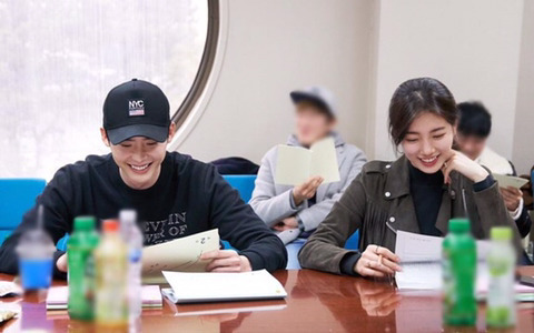 수지가 좋아하고 자주 입는 옷 스타일 | 인스티즈