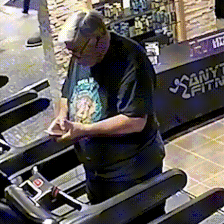 런닝머신을 핸드폰하면서 하면 안되는이유.gif | 인스티즈
