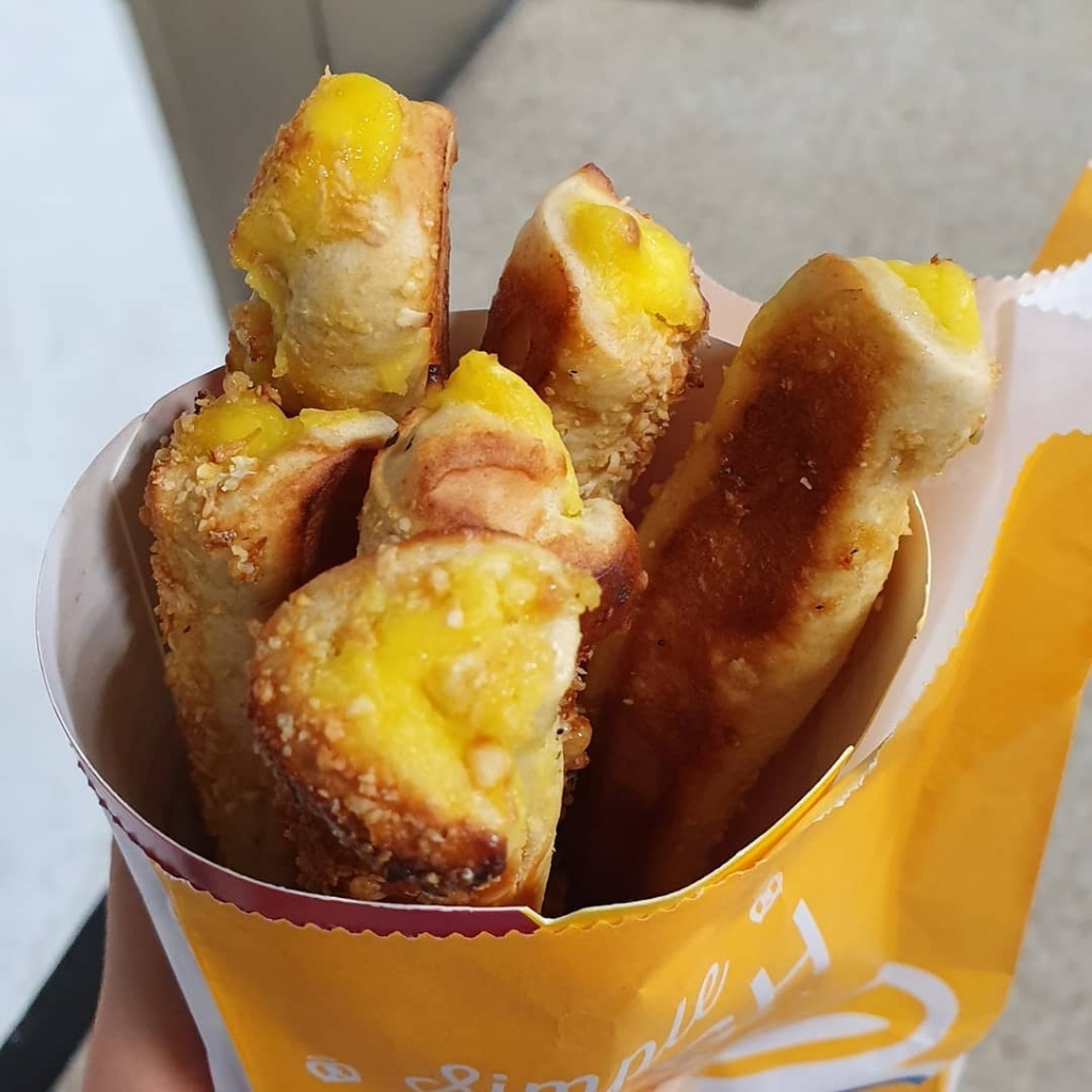 시즌한정메뉴라는 아몬드고구마크림치즈스틱......jpg | 인스티즈