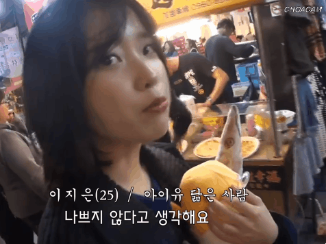 외국에서 아이유 닮았다는 소리 듣는 한국인.gif | 인스티즈