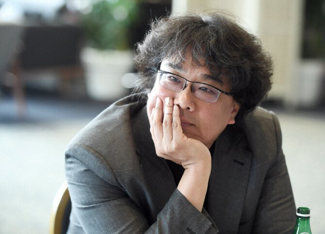 기생충 시계방향 씬에서 봉준호가 유도했던 것.txt | 인스티즈