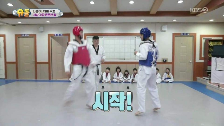 아빠 지켜주는 나은이 | 인스티즈