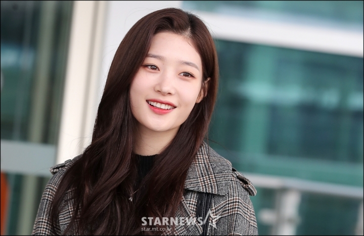 오늘자 인천공항 정채연 | 인스티즈
