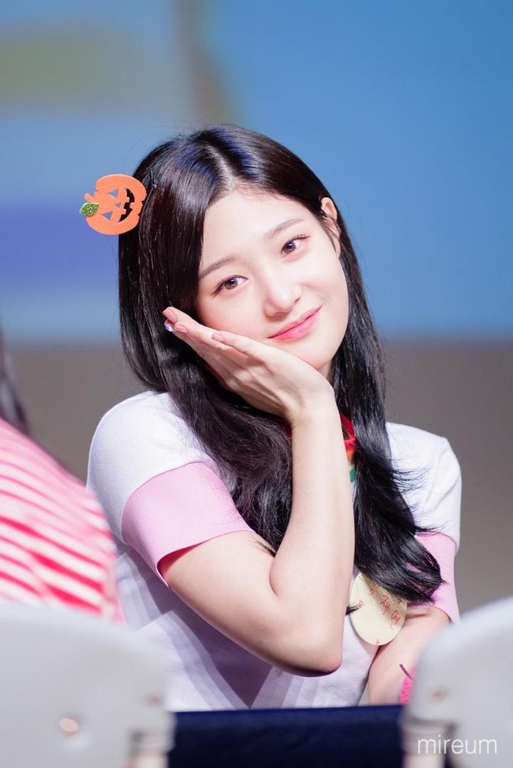 아침을 여는 정채연 | 인스티즈