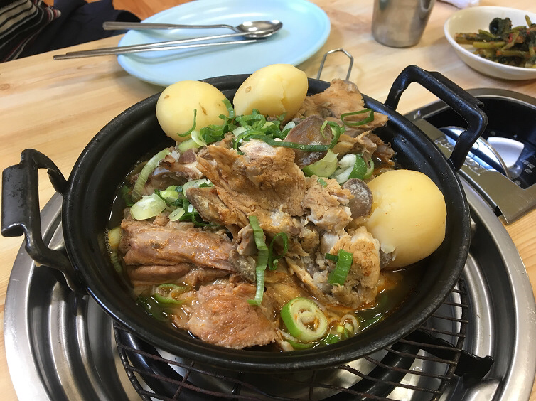 평양냉면이 생각날 정도로 순하다는 감자탕.jpg | 인스티즈