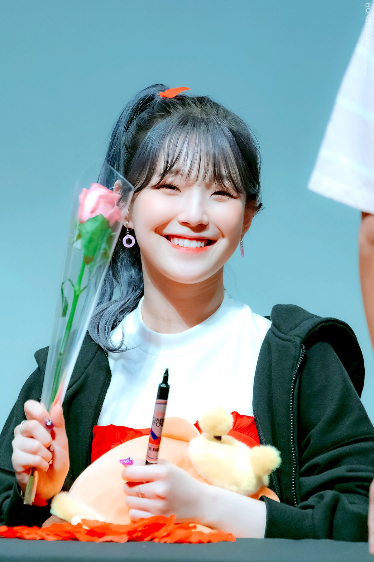 프로미스나인의 꿀깅이 막내 백지헌.jpgif | 인스티즈