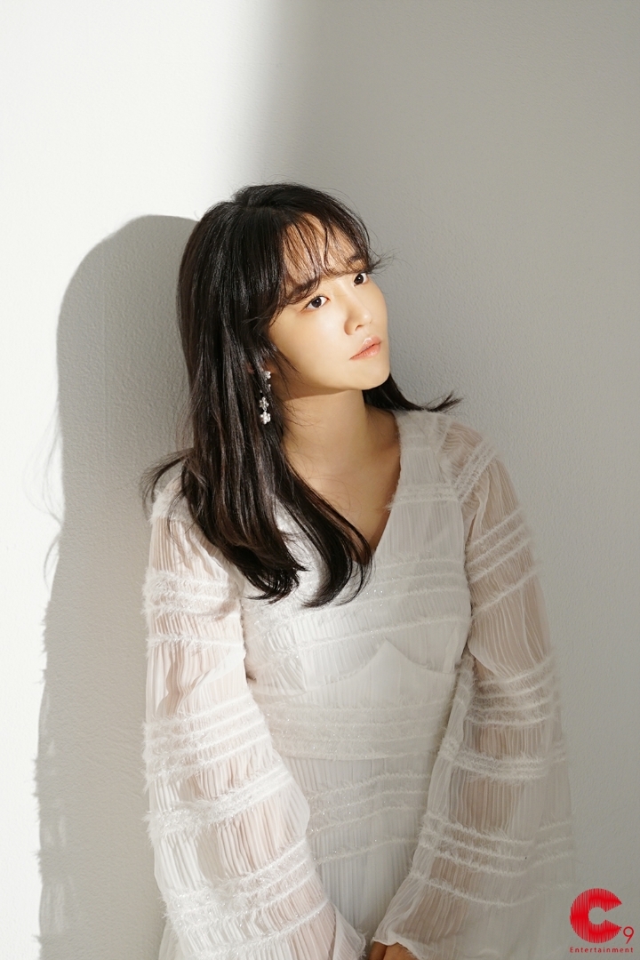 스물 열두살이라는 여가수 화보촬영 | 인스티즈