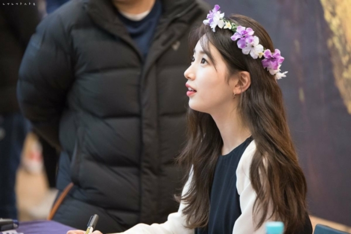 팬들 눈빛으로 조련하는 수지 | 인스티즈