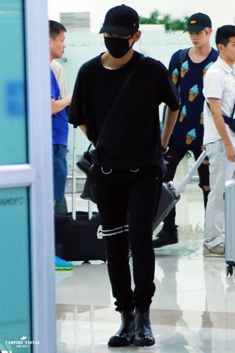 방탄소년단 뷔 사복 | 인스티즈