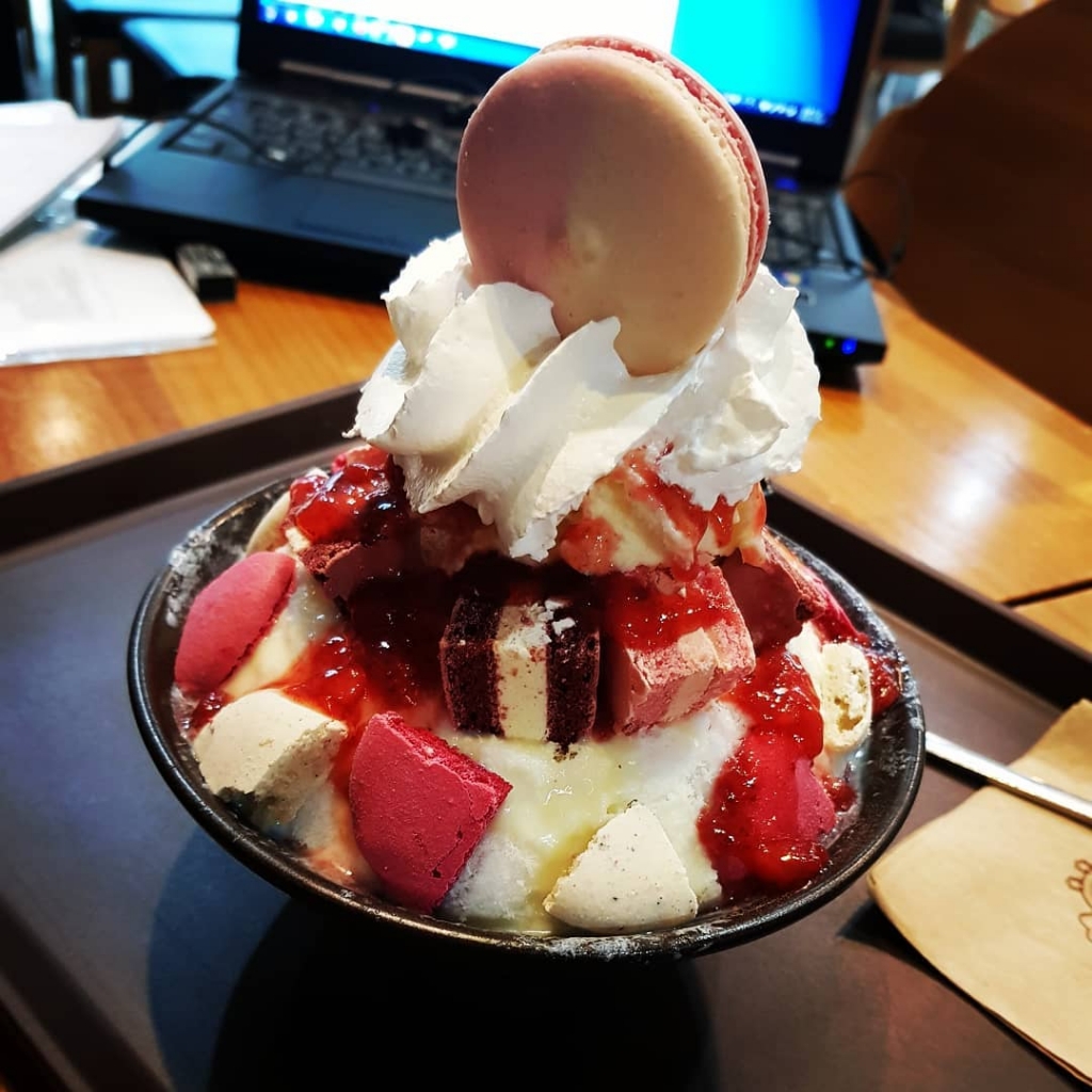 먹은 사람마다 평이 엄청 갈리는 설빙 딸기마카롱빙수......jpg | 인스티즈