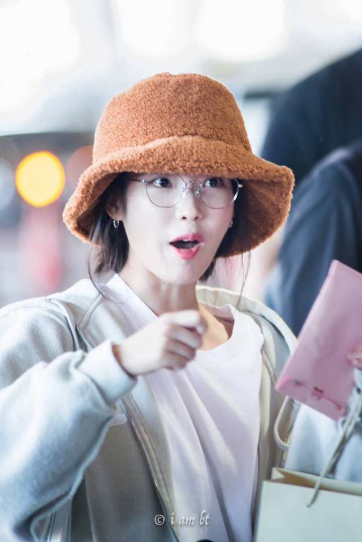 방콕에 입국하는 아이유 | 인스티즈