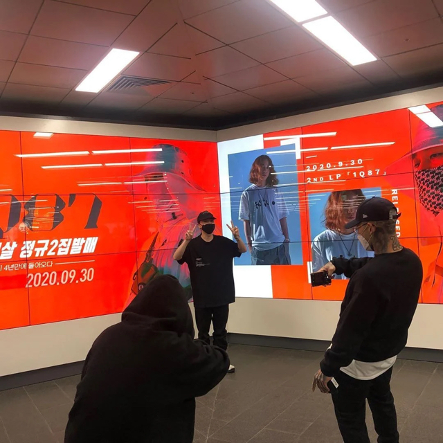 팬들이 해준 지하철 광고 인증하는 넉살 | 인스티즈